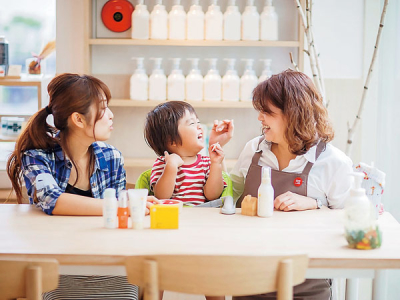 『ママ&キッズカフェ』は、ママとキッズが快適にすごせるヘルシー&ビューティーのコンセプトとです。