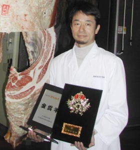 優秀な枝肉を表彰する年2回のミートフェアで、何度も受賞した当店。肉のプロへと成長できます。