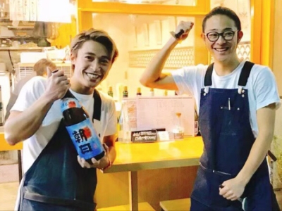 ←左)インタビューに参加いただいたMさんです(22歳/店長)20代前半~30代前半を中心に活躍中!
