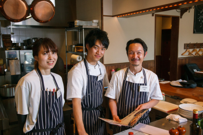 旅行や食事会など、他店のスタッフとコミュニケーションをとる機会が多く、みんな仲良し♪いい仲間です