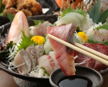 お刺身はもちろん、海鮮しゃぶしゃぶ、釜めしがおいしいと評判です。
