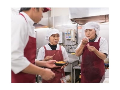 社員比率は6%。パートさんたちと力を合わせ、新メニューの開発もお願いします。