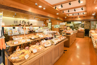 地域に合わせたお店づくりを行っており、1店舗1店舗違ったお店になっています◎