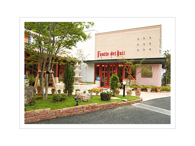 埼玉県を中心に、パティスリーやイタリアンレストランなどを10店舗運営する企業が母体です。