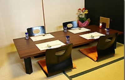 料理長が毎日厳選している旬の食材を使った会席でおもてなし。※画像は既存店の個室