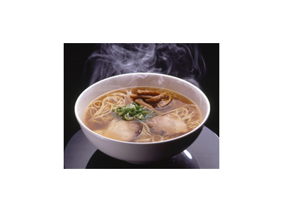 看板商品として愛されてきた”醤油ラーメン”は変わらぬ味で提供されています。