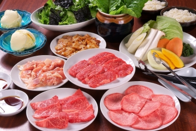 お肉の知識や、お肉を切る技術を身に着けることができます!一生ものの技術を身につけませんか!?
