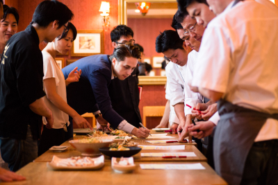 毎月、料理コンテストを開催。採用されれば全店舗でメニュー化されます!