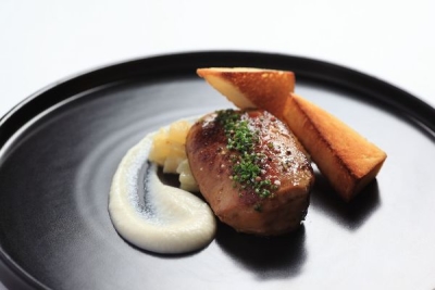 フレンチをベースに、和やエスニックなどの要素をプラスした独創的な料理をご提供。