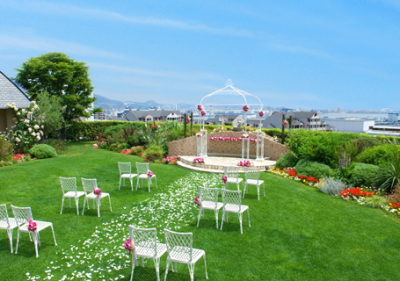 結婚式の二次会や会食などに最適な最上階のパーティールームも設けています。