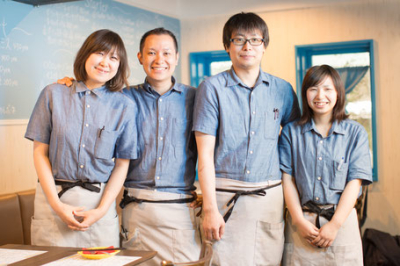 調理だけでなく接客をすることで、よりよいサービス、より魅力的なメニュー考案に活かしてくださいね。