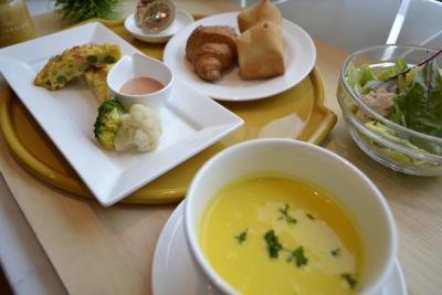 利用者の方が笑顔になる料理を提供しています。