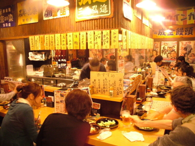 活気のある店内で、調理・接客・マネジメント、あらゆる業務に関わってください。