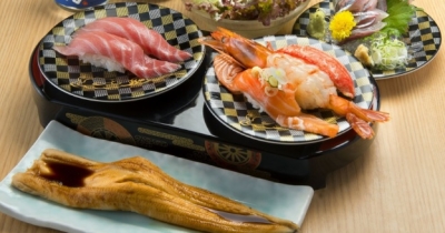 寿司をはじめ、バラエティ豊かな商品をランナップ。幅広い和の技法を身につけられる環境です。