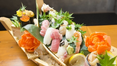 沖縄産をはじめ、新鮮な魚を使った寿司が大人気。