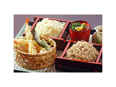当店名物の1つ"十割そば"。素材の良さをとことん追求した豊富なメニューをご用意しています。