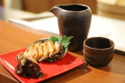 握りだけでなく、季節の食材をつかった一品メニューも豊富!