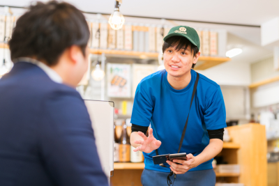 毎週固定の曜日で連休をとれる「完全週休2日制」!決まったリズムのなかで働くことができます。