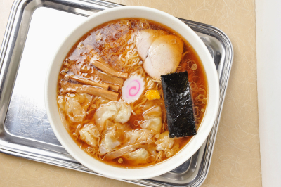 長年愛されている煮干しのダシが利いたスープは「大宮 大勝軒」定番のメニューです。