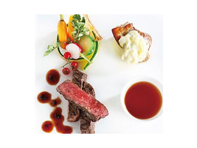 シェフこだわりの料理でおもてなし。ゆくゆくはあなたのアイデアを活かしたメニュー提案も大歓迎!