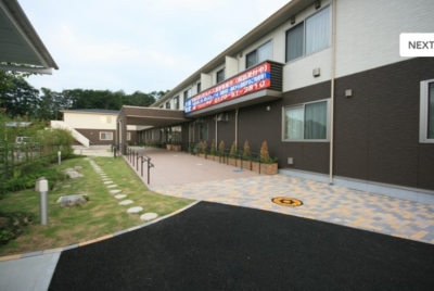 自然豊かな場所にある、広々とした施設です。