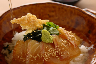三連羽釜で炊き上げたごはんが自慢。釜めしなど、季節食材を使ったごはんメニューも豊富です。