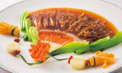 西洋料理と中華料理や日本料理を組み合わせたコースなどもご用意。