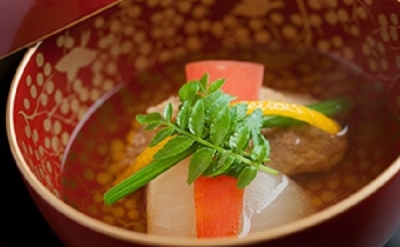 職人が目利きした最高級の食材を使用し、伝統のワザを大切にした本格日本料理が学べます