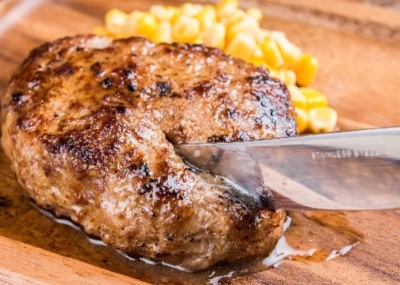 上質の熟成肉を使ったステーキやハンバーグなどの調理をおまかせします