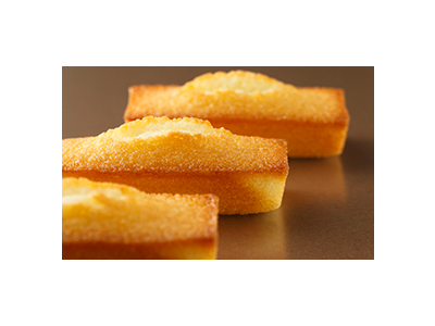 厳選食材を使ってていねいに作られたフィナンシェなどの焼菓子、ケーキなどの生菓子を販売しています。