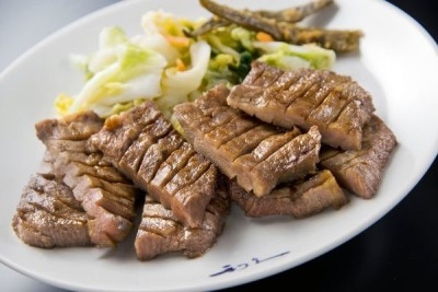 ランチタイムは牛たん定食がメイン。