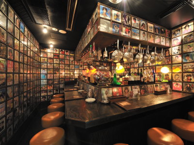 昔懐かしい雑貨や映画ポスターに囲まれながら、シンプルで美味しい居酒屋メニューがお楽しみいただけます◎