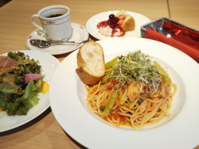 あなたには、キッチン業務やマネジメント業務など、幅広いお仕事をお任せしていきます!