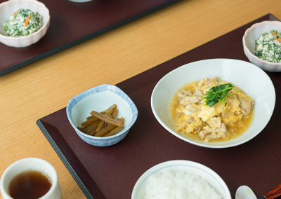 創業50年以上。全国で給食サービスを提供する企業。福利厚生も充実の安定した環境で、お仕事しませんか