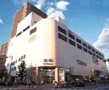 本社は、与野駅から徒歩1分、さいたま新都心駅から徒歩7分。自転車、バイク、クルマ通勤もOKです。