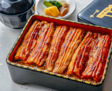 和食の調理経験がある方、歓迎!早い段階でうなぎのさばき方や焼き方が学べます