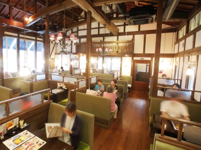 ふかふかのソファやゆったりとしたBGMでくつろぎ空間を演出