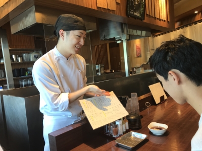 注文が入ってから、お客さまの目の前で丁寧に揚げる天ぷら◎会話も弾み、コミュニケーションも楽しめます