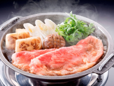 牛肉は卸問屋を介さず自社で購買。仕入れ後は専用貯蔵庫にて約1ヶ月間の「熟成」