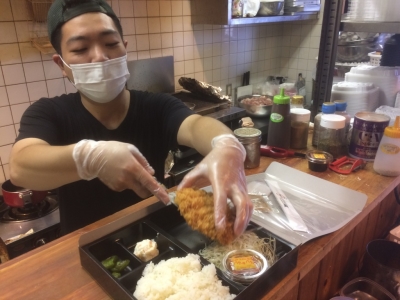 「毎日でも食べたい」という熱狂的なファンも。その美味しさが口コミで広まり、全国に店舗が拡大中!