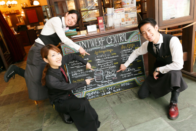 チームワーク抜群!20代前半のスタッフからベテランスタッフまで幅広い世代のスタッフが活躍中です。