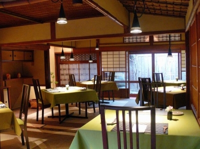 町家を改装した、ホッと落ち着ける店内。