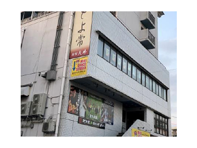 別府駅前のビル内1Fが店舗です。実働7時間20分と働きやすい環境です。