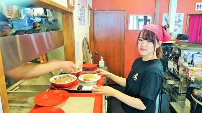 気さくなスタッフ達と共に、お店を盛り上げていってくださいね。※画像は他店スタッフです。