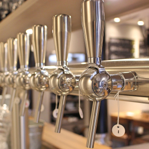国内外にクラフトビールを発信しているメーカーが母体。安定した経営基盤のもとで長く働けます。