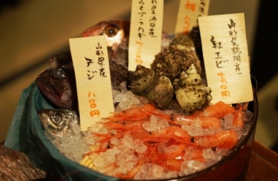 賑やかさが自慢!毎晩20時からのスタッフによる山形伝統芸能「花笠踊り」の実演あり!
