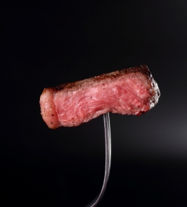 上質の肉料理と新鮮野菜のサラダビュッフェで、パーティーや各種宴会も好評です。