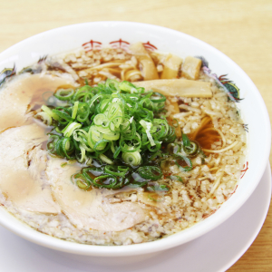 京都風醤油味ラーメンの人気店!先輩スタッフのていねいな指導で調理スキルも身につきますよ♪