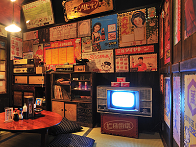 レトロな雑貨が「カワイイ」と評判です。若者から年配の方まで、幅広い世代から支持を受けています。