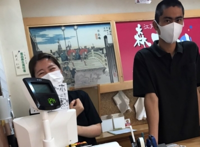 スタッフには鮮魚店経験者やOBも。丁寧にお教えしますのでご安心を◎